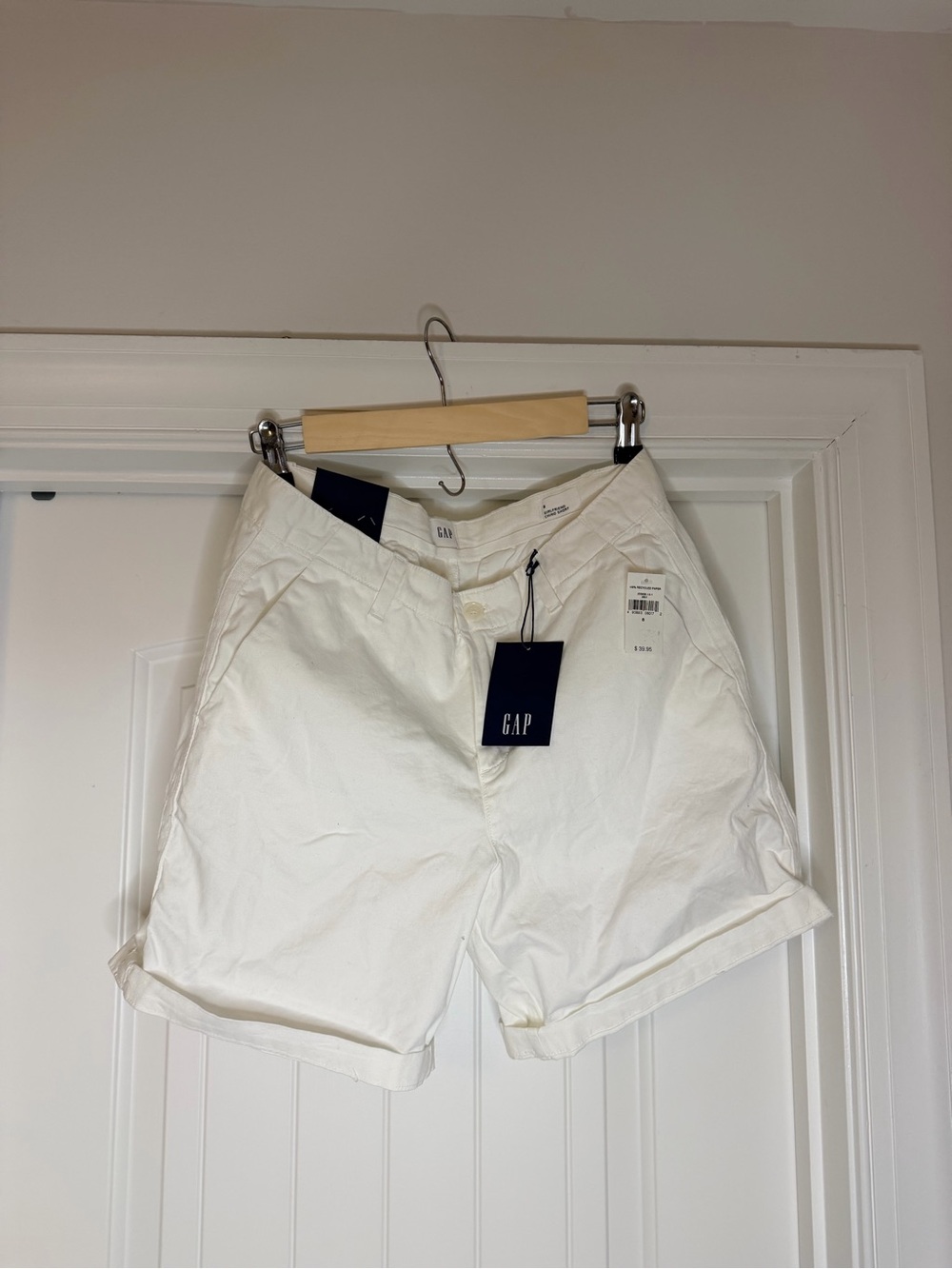 GAP women’s White Cotton Chino Shorts